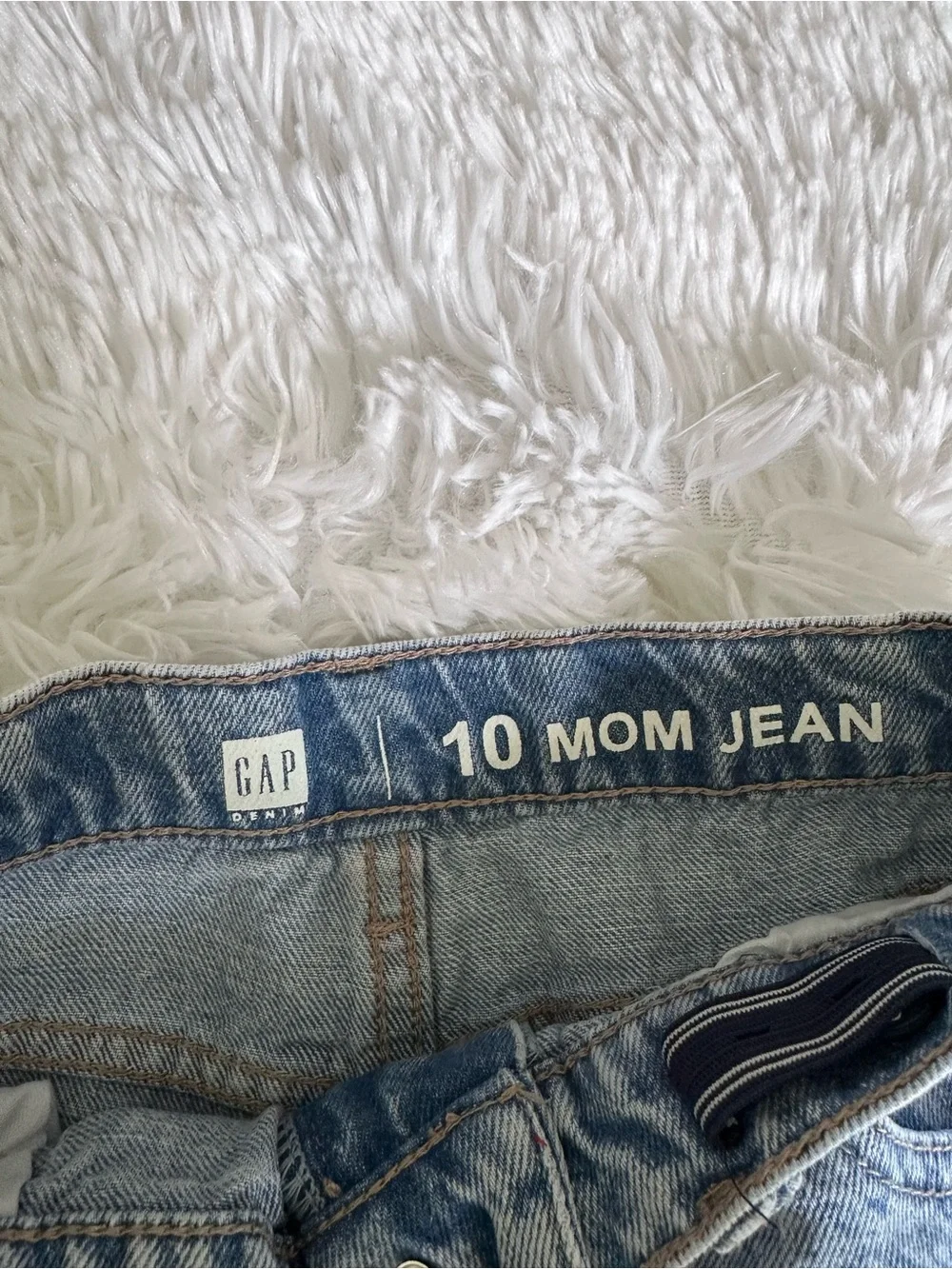 Used Girl’s GAP Faded Light Blue Mom Jeans size 10